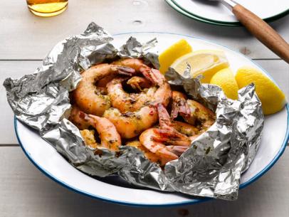 https://food.fnr.sndimg.com/content/dam/images/food/fullset/2012/5/4/0/FNM_060112-50-Things-to-Grill-in-Foil-Garlic-Shrimp_s4x3.jpg.rend.hgtvcom.406.305.suffix/1371606040629.jpeg