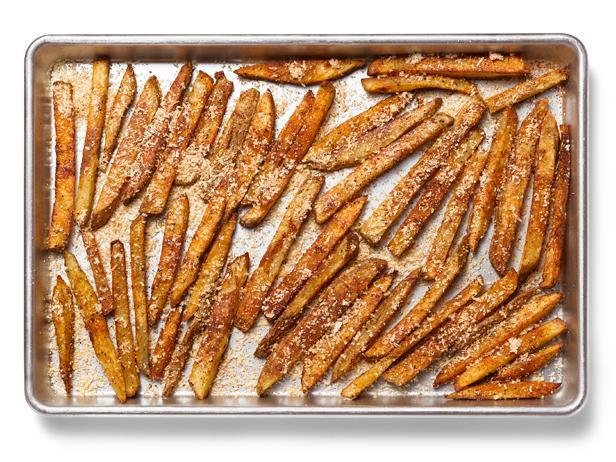 dwaas feedback beetje Oven-Crispy French Fries With Paprika-Parmesan Salt Recipe | Emeril Lagasse  | Food Network
