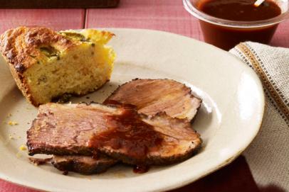 https://food.fnr.sndimg.com/content/dam/images/food/fullset/2012/6/1/2/FNM_070112-Southern-Style-Brisket_s4x3.jpg.rend.hgtvcom.406.271.suffix/1371607358473.jpeg