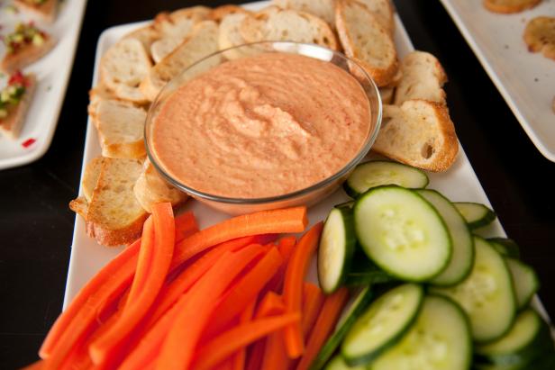 Roasted Red Pepper and Garlic Hummus Recipe