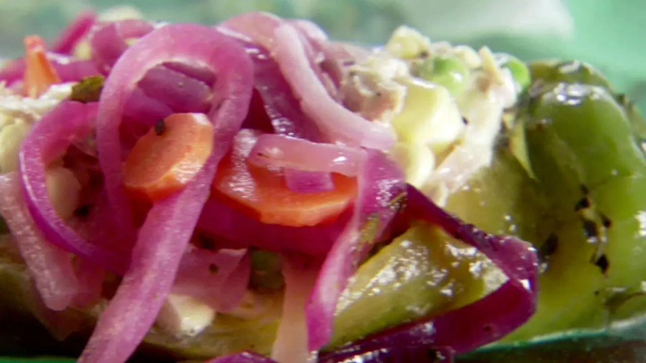 Chilled Tuna-Stuffed Chiles