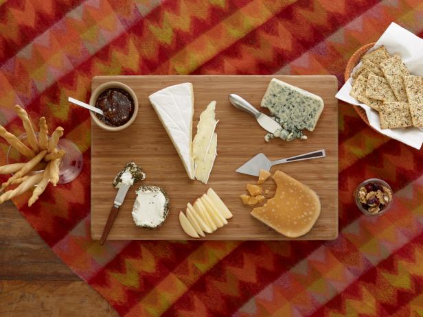 How to Set Up a Cheese Plate