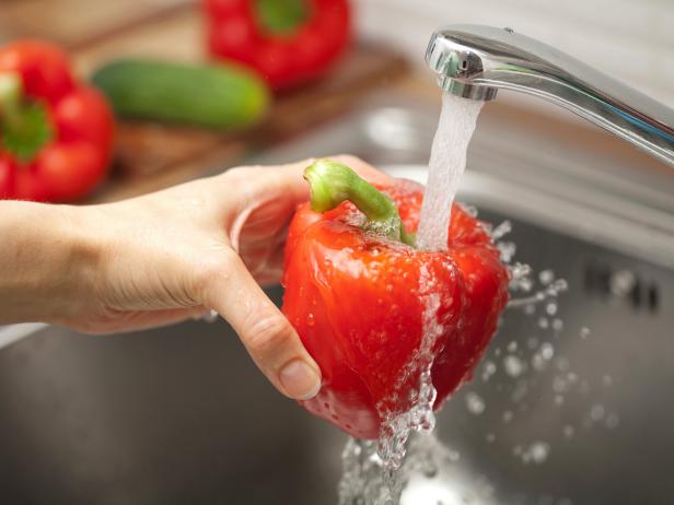 washing a pepper
