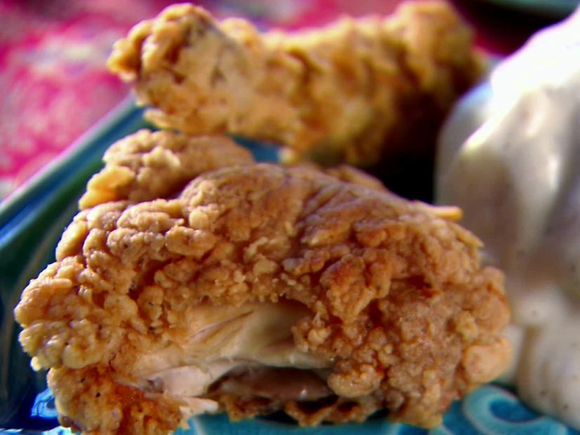 Gwen's Fried Chicken with Milk Gravy Recipe | Trisha Yearwood | Food ...