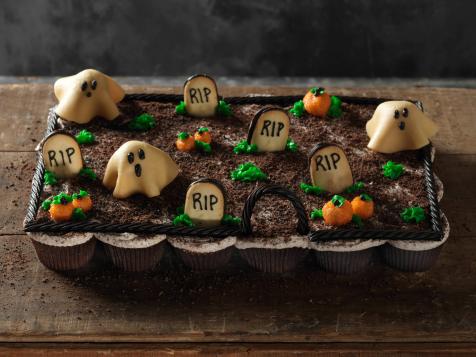 Pull-Apart Graveyard Cupcakes