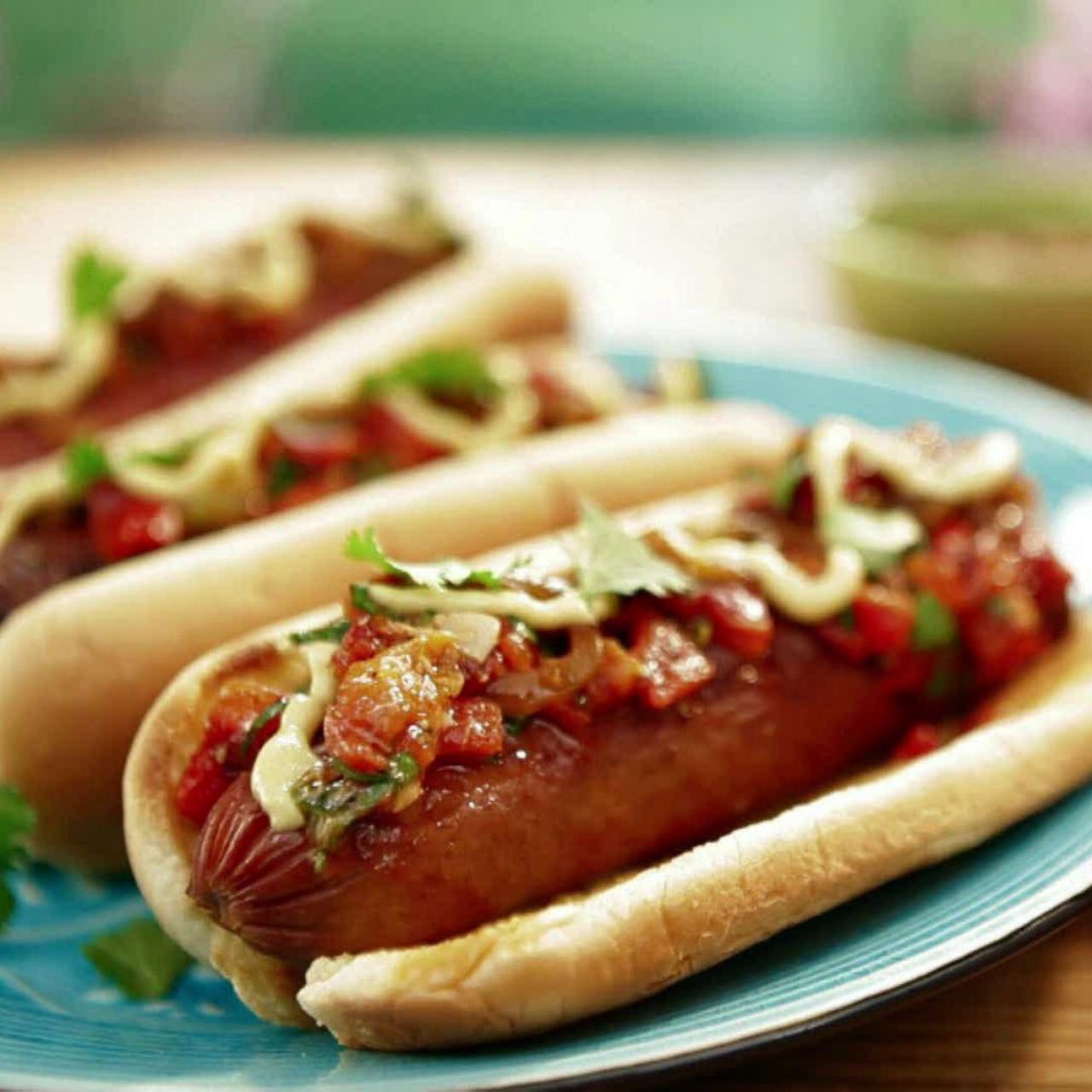 https://food.fnr.sndimg.com/content/dam/images/food/fullset/2012/7/3/0/QF0202H_New-York-Street-Cart-Dogs-with-Onion-and-Grilled-Red-Pepper-Relish_s4x3.jpg.rend.hgtvcom.1280.1280.suffix/1371609418583.jpeg