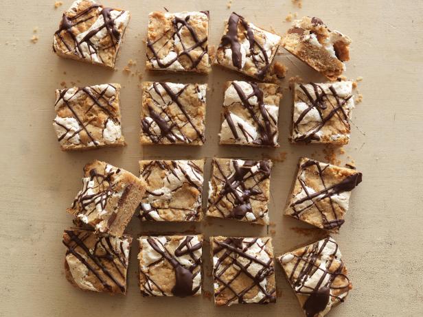 Dig_FN_S'mores_S'mores_Cookie_Crumble_Bars_Cut_H_10