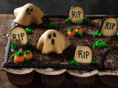 Dig_FN_Halloween_Pull_Apart_Graveyard_Cupcakes_V_25