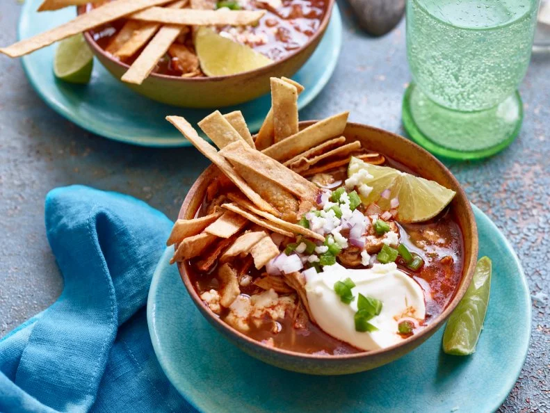JANE FOX’S FAMOUS TORTILLA SOUP
Rachael Ray
Cooking Channel
Vegetable or Olive Oil, Kosher Salt, Corn Oil, Chili Powder, Ground Cumin, Garlic, Bay Leaves,
Onion, Cilantro, Black Pepper, Chicken Stock, Diced Tomatoes, Chicken Breasts, Avocados,
Limes, Jalapeno Peppers, Red Onion, Queso Fresco, Sour Cream
