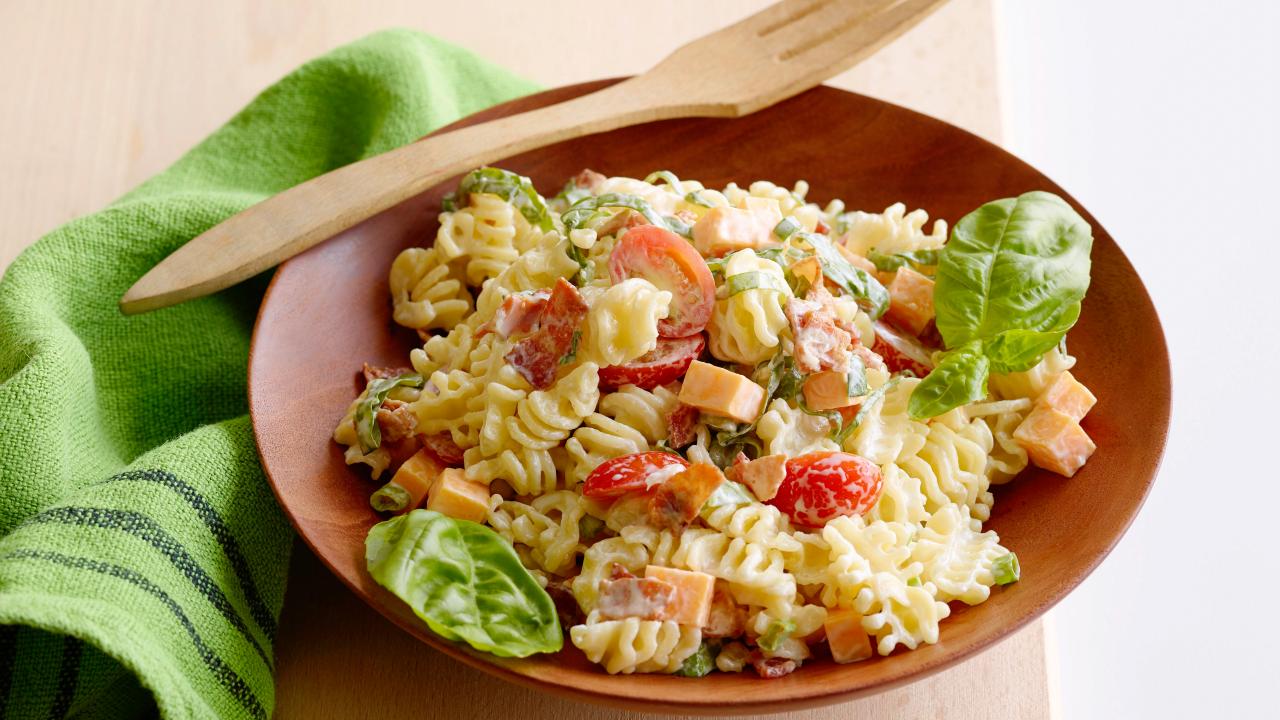 https://food.fnr.sndimg.com/content/dam/images/food/fullset/2012/8/21/3/WU0303H_kid-friendly-pasta-salad_s4x3.jpg.rend.hgtvcom.1280.720.suffix/1400519035639.jpeg