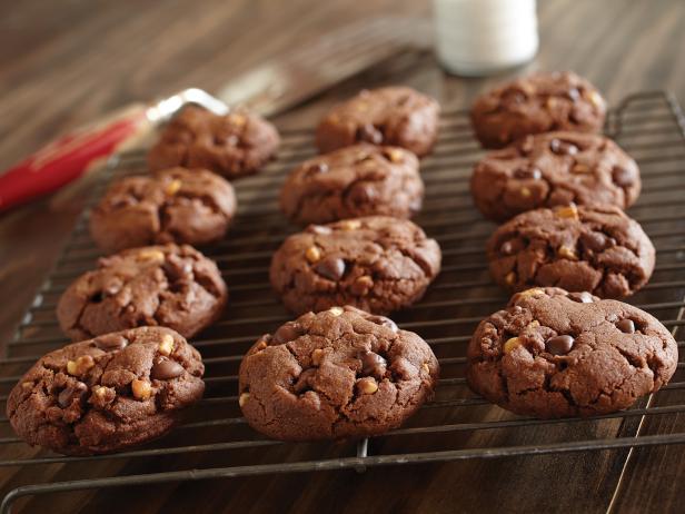 Peanut Butter Cocoa Cookies image
