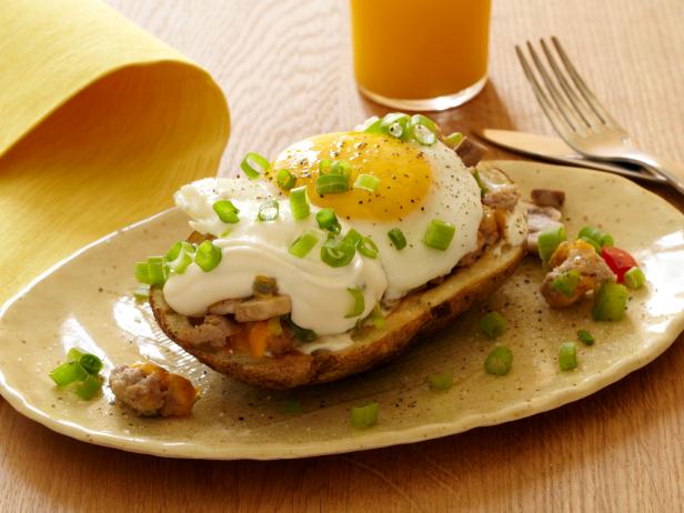 https://food.fnr.sndimg.com/content/dam/images/food/fullset/2012/9/5/0/CCKEL209_Stuffed-Potato-Skin-Skillet-Hash-with-Fried-Eggs-Recipe_s4x3.jpg.rend.hgtvcom.616.462.suffix/1371609363438.jpeg