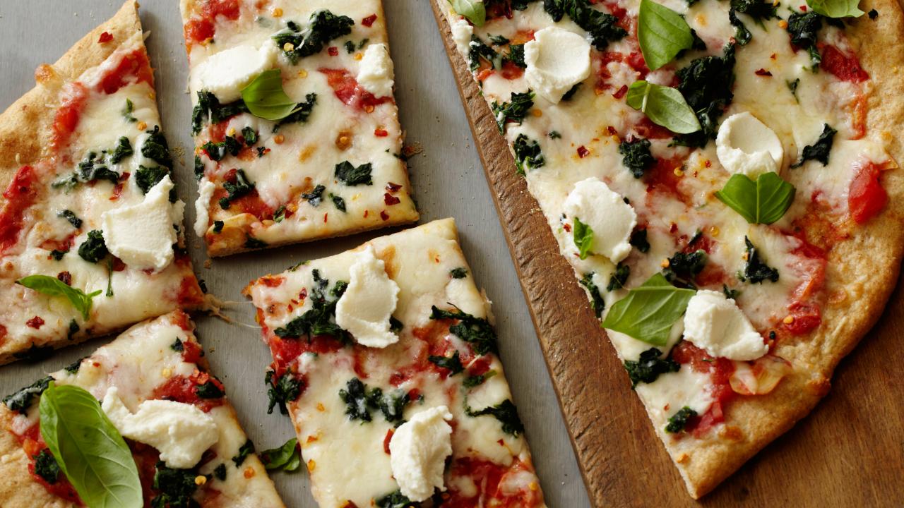 https://food.fnr.sndimg.com/content/dam/images/food/fullset/2012/9/5/1/FNK_Healthy-Spinach-Ricotta-Pizza-Recipe_s4x3.jpg.rend.hgtvcom.1280.720.suffix/1382543770718.jpeg