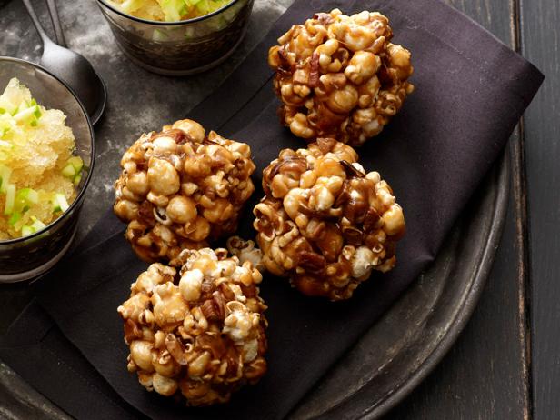 https://food.fnr.sndimg.com/content/dam/images/food/fullset/2012/9/7/0/FNM_100112-50-Things-to-Make-With-Apples-Popcorn-Balls-02_s4x3.jpg.rend.hgtvcom.616.462.suffix/1371611553368.jpeg