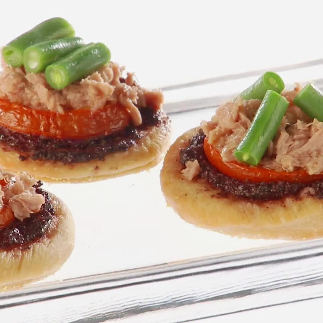 Nicoise Salad Pizzette Recipe | Giada De Laurentiis | Food Network