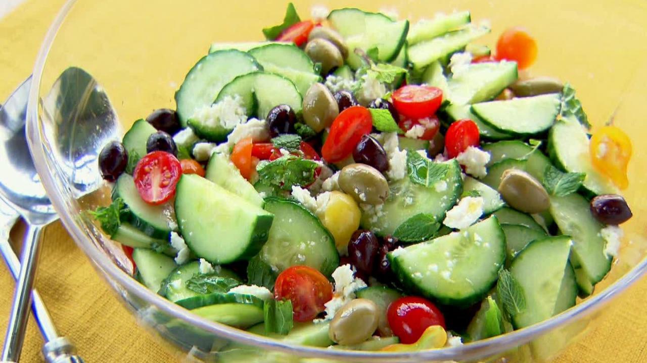 Trisha's Minty Greek Salad