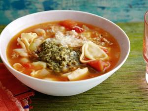 FN_Sausage-White-Bean-Tortellini-Soup_s4x3