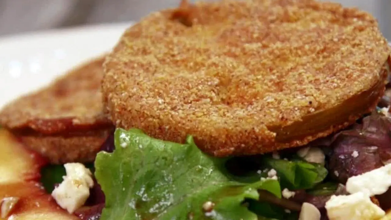 fried green tomato salad with buttermilk dressing Southern Fried Green Tomatoes with Buttermilk Crema kitchen plot