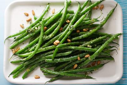 https://food.fnr.sndimg.com/content/dam/images/food/fullset/2013/1/30/2/BX0801H_green-beans-gremolata-recipe_s4x3.jpg.rend.hgtvcom.406.271.suffix/1483737102837.jpeg