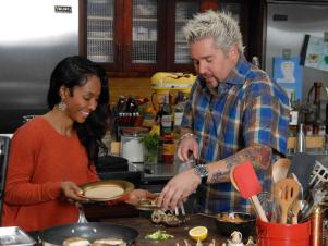 gi1406h_Guy-Fieri-Chilli-02_s4x3