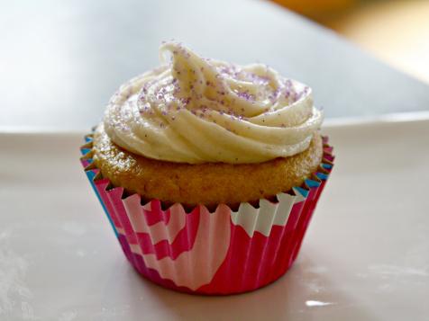 How to Bake Vegan Vanilla Cupcakes