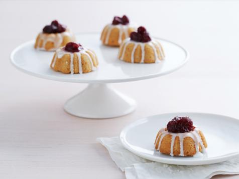 Mini Butter Cakes with Cranberry Topping