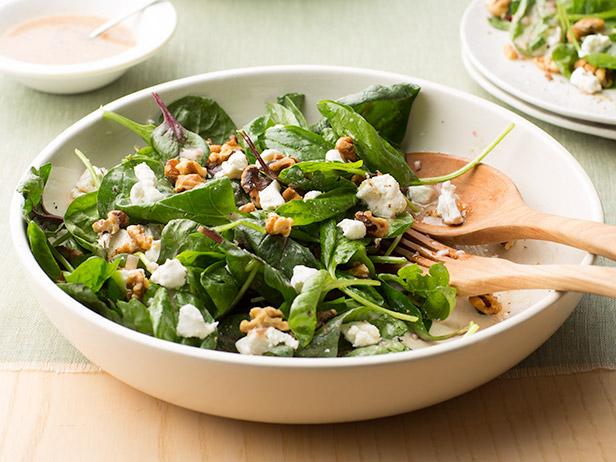 Spinach Salad with Goat Cheese and Walnuts