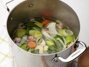 FN_Soups-Simple-Vegetable-Stock_s4x3