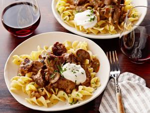 CCFOO122_beef-stroganoff-over-buttered-noodles-recipe_s4x3