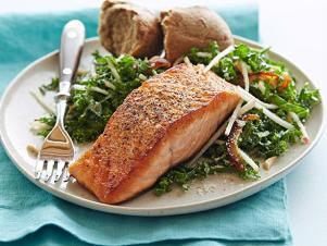FNK_pan-seared-salmon-with-kale-apple-salad_s4x3