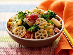 FNK_wagon-wheel-pasta-salad_s4x3