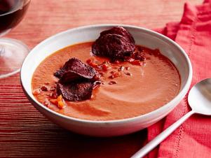 FNK_chilled-tomato-beet-soup_s4x3