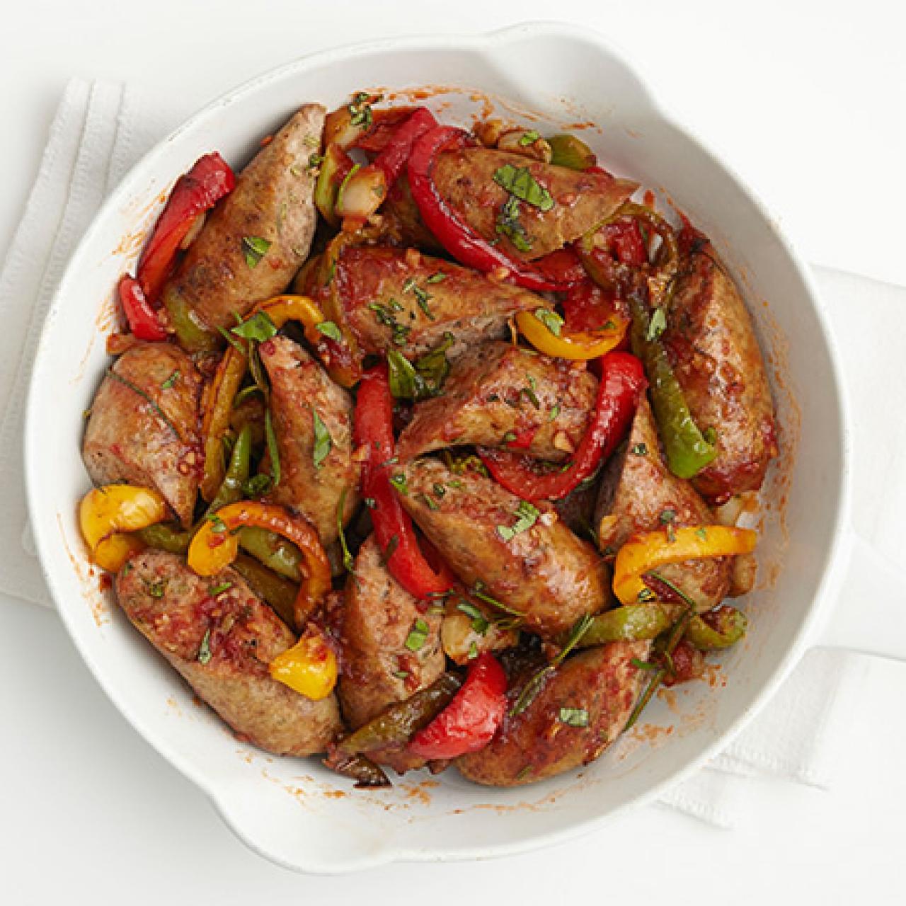 https://food.fnr.sndimg.com/content/dam/images/food/fullset/2013/12/19/0/FNM_010114-Turkey-Sausage-and-Peppers-Recipe_s4x3.jpg.rend.hgtvcom.1280.1280.suffix/1389218437936.jpeg