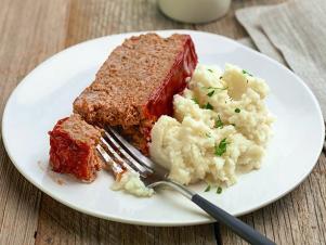 FN_Sunny-Anderson-Meatloaf-and-Potatoes_s4x3