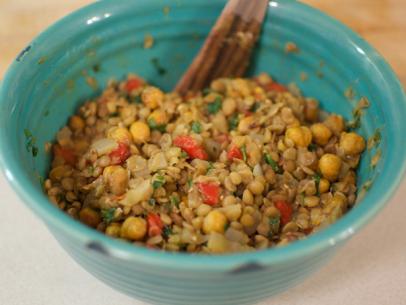 https://food.fnr.sndimg.com/content/dam/images/food/fullset/2013/12/31/0/fnd_finished-chick-pea-lentil-salad.jpg.rend.hgtvcom.406.305.suffix/1389218767313.jpeg