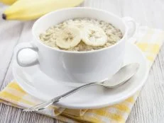 Oatmeal with bananas