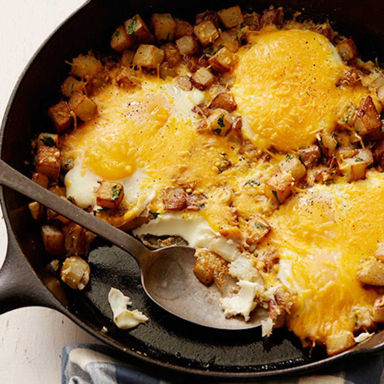 https://food.fnr.sndimg.com/content/dam/images/food/fullset/2013/12/9/0/FNK_Baked-Eggs-with-Farmhouse-Cheddar-and-Potatoes_s4x3.jpg.rend.hgtvcom.1280.1280.suffix/1387414276409.jpeg