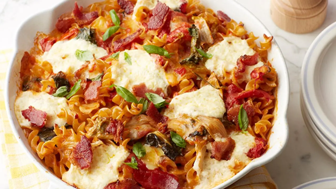 Healthy BLT Pasta Skillet