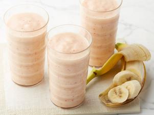 Tm1e37_frothy Chilly Fruit Smoothie_s4x3
