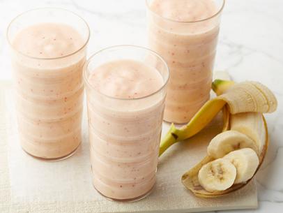 Rachael Ray's Frothy-Chilly Fruit Smoothie