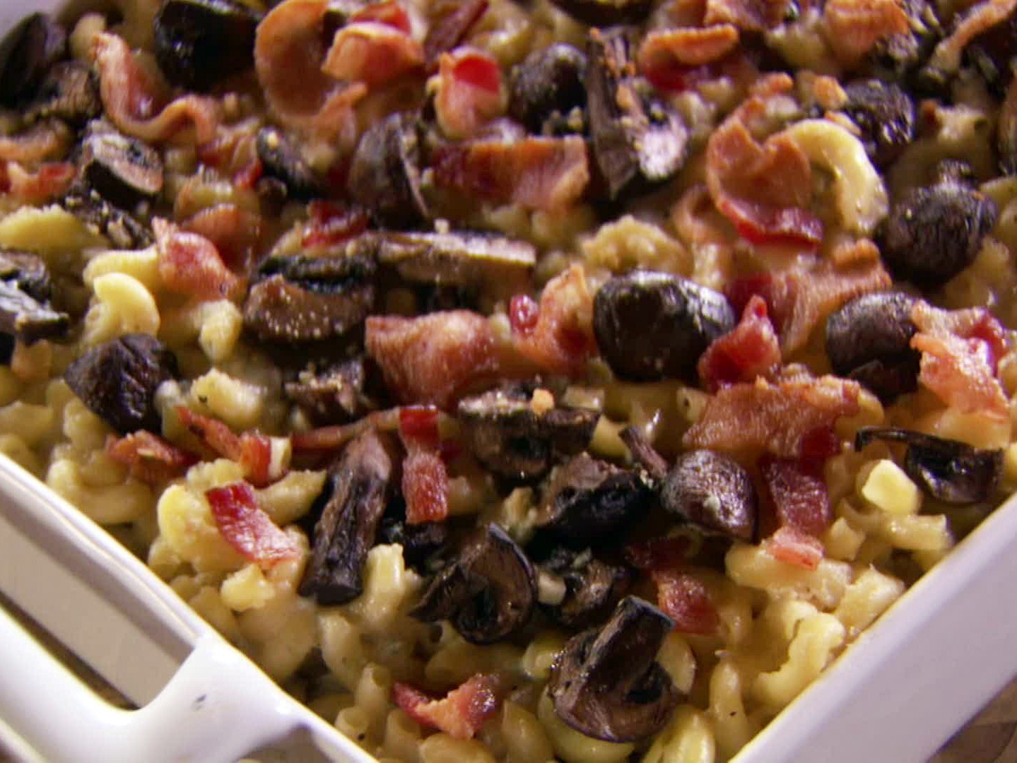 pioneer woman mac and cheese with mushrooms and bacon