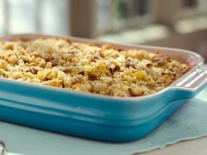 Yw0205h_lizzies Cornbread Stuffing_s4x3