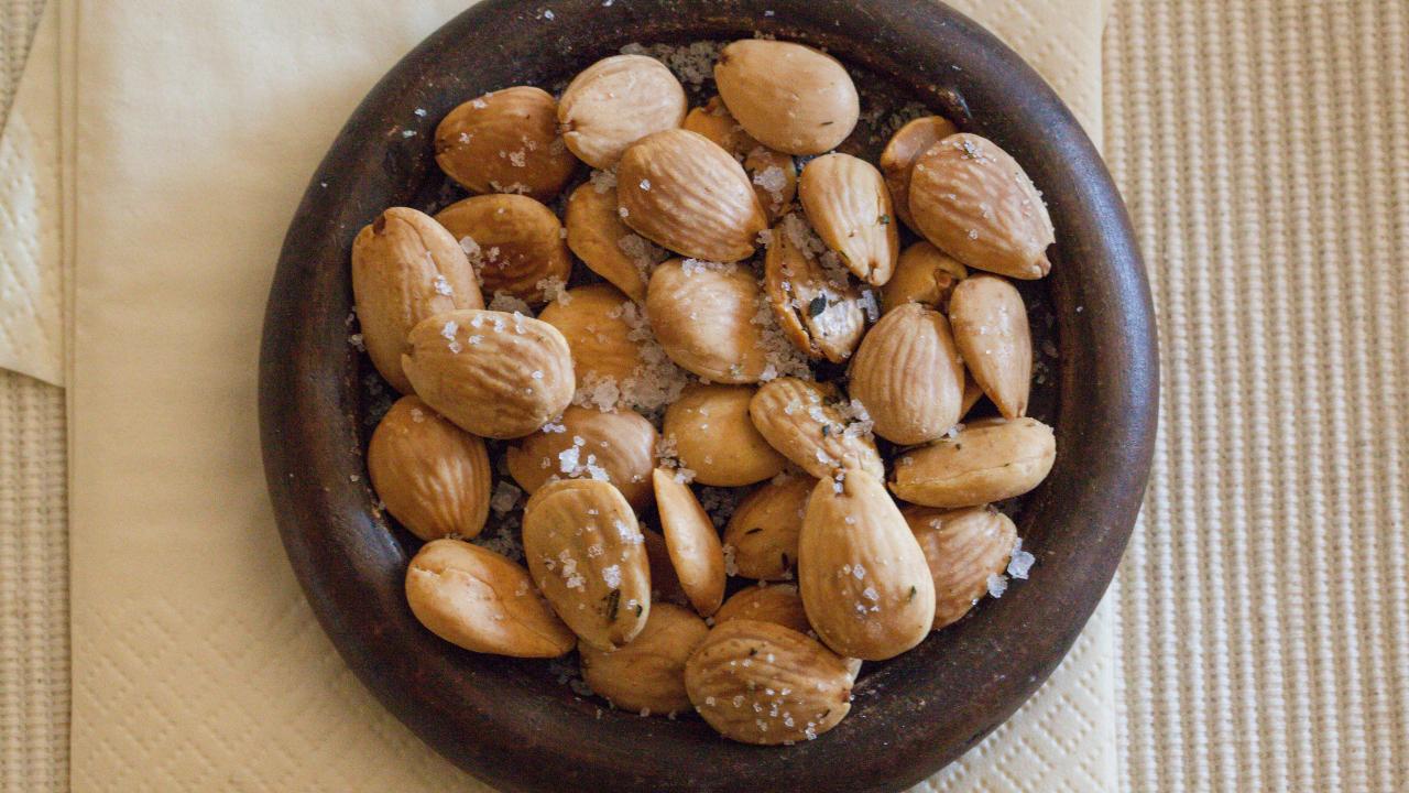 Thyme-Roasted Almond Appetizer