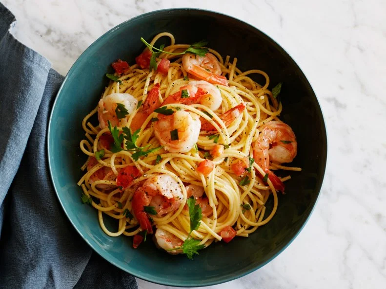 SHRIMP SCAMPI Robert Irvine Restaurant: Impossible/Sapori D’Italia Food Network Grapeseed Oil, Yellow or White Onions, Garlic, Shrimp, Diced Tomatoes, Dry White Wine, Butter, Lemon, Parsley, Sea Salt, White Pepper, Pasta