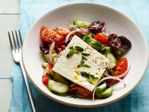 FNM_040113-Classic-Greek-Salad-Recipe_s4x3