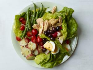 Fnm_040113 Classic Nicoise Salad Recipe_s4x3