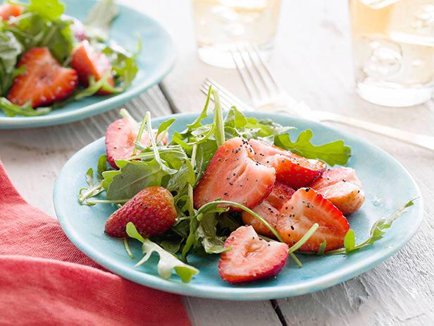 arugula and strawberry salad