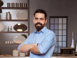 <b></b>Andres Guillama
