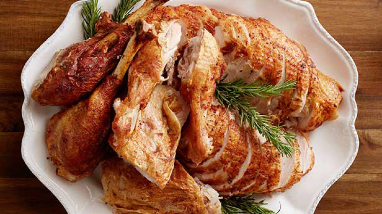 https://food.fnr.sndimg.com/content/dam/images/food/fullset/2013/4/22/0/FN_Generic-Sliced-Turkey_s4x3.jpg.rend.hgtvcom.1280.720.suffix/1371614457392.jpeg