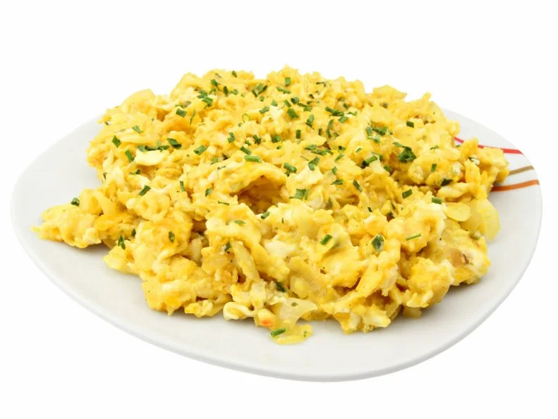 Scrambled eggs with chives